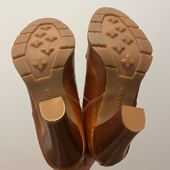 Gently worn Michael Kors lace up heeled boots size 9M upper leather - Picture 5 of 16